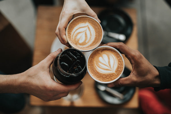 Chuẩn hóa công thức pha chế quán cafe: khóa định lượng, thẻ bar và audit cảm quan